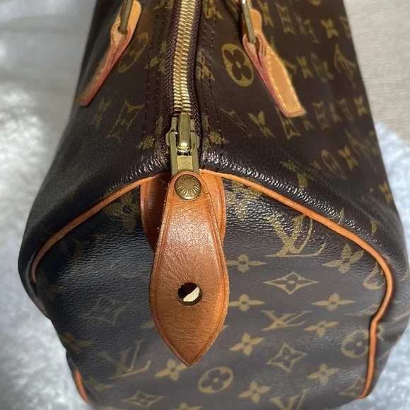 Authentic Louis Vuitton Speedy 30 - Picture 3 of 16